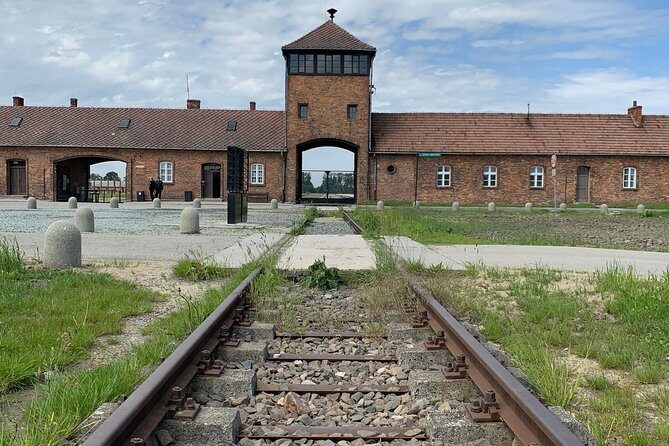1 Day Trip Auschwitz-Birkenau Memorial and Museum Guided Tour from Krakow - Birkenau time: open-air sections, signal dropouts, and pacing