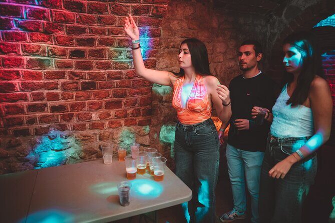 1 Hour of Open Bar Pub Crawl + Karaoke + VIP Entry to Best Clubs - Open bar, free shots, and what you’re likely to get