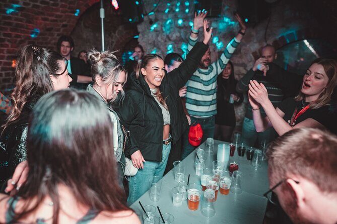 1 Hour of Open Bar Pub Crawl + Karaoke + VIP Entry to Best Clubs - VIP entry to clubs: worth it or just marketing?