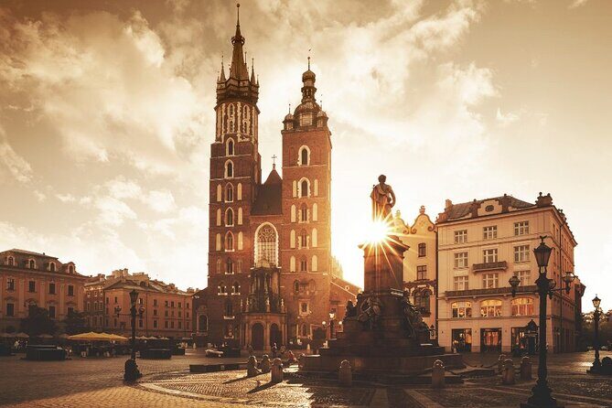 2 Days Tour to Auschwitz and Krakow from Warsaw - Krakow on day 2: 6 hours to roam independently