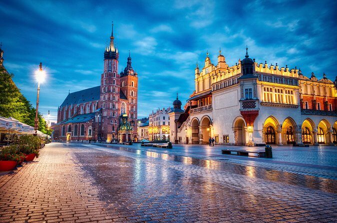 2-Hour City Walking Tour in Creepy Krakow - The Creepy Content Mix: Ghosts, Execution Tales, Vampires, and Serial Killers