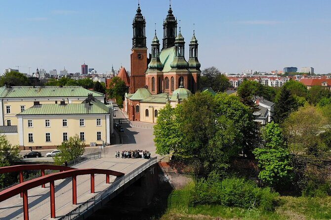 2 Hour Poznan Highlights Tour - Old Market Square: Splendor, Choices, and Stories