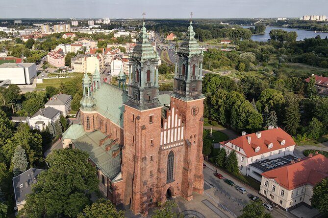 2 Hour Poznan Highlights Tour - Quick Passes: Archbishop’s Palace and Pope John Paul II’s Statue