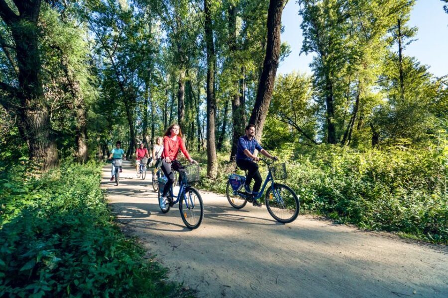 3-Hour Guided Cycling Tour of Warsaw - Saxon Garden and plac Grzybowski: Getting Past the Postcard Loop
