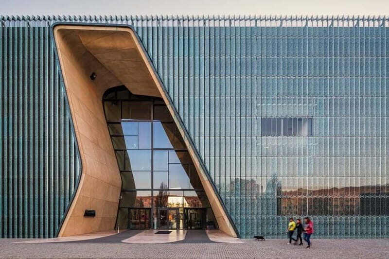 4 hour: Warsaw Uprising Museum and POLIN Museum/inc.Pick up/ - Small-group pickup and transport: why “max 8” matters