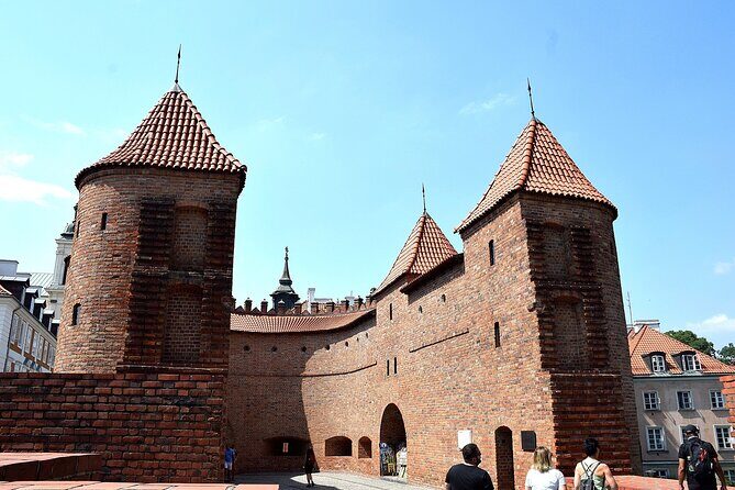 A Journey Through Old Town Warsaw - Warsaw’s Old Town vs New Town: the story starts with symbols