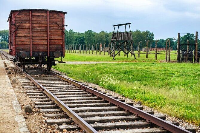 Auschwitz and Birkenau Tour with Hotel Pick up from Krakow - Auschwitz I: what you’ll see and how to handle the site rules