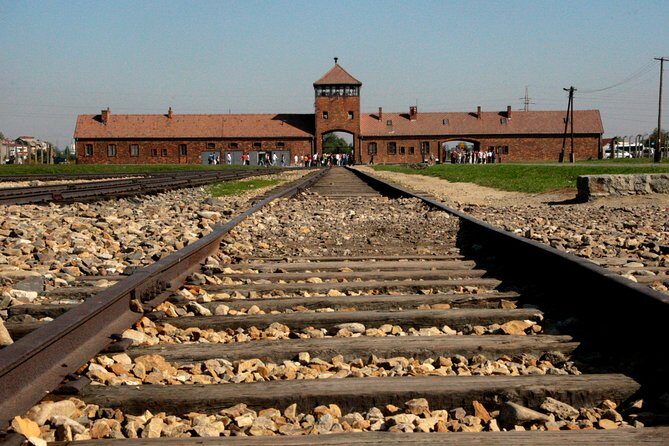Auschwitz- Birkenau and Wieliczka Salt Mine in One Day - From pickup to Oświęcim: the ride that sets the tone