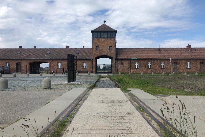 Auschwitz-Birkenau and Wieliczka Salt Mine Museum Guided Tour from Krakow - Auschwitz-Birkenau: What a Guided Visit Adds