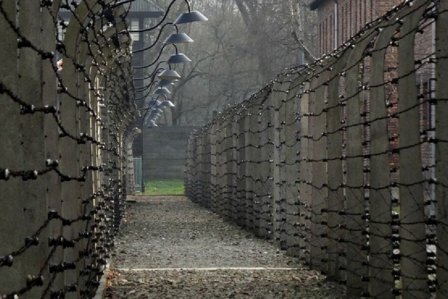 Auschwitz-Birkenau Guided Tour & Transfer from Krakow - Krakow to Auschwitz: the coach ride that sets the tone