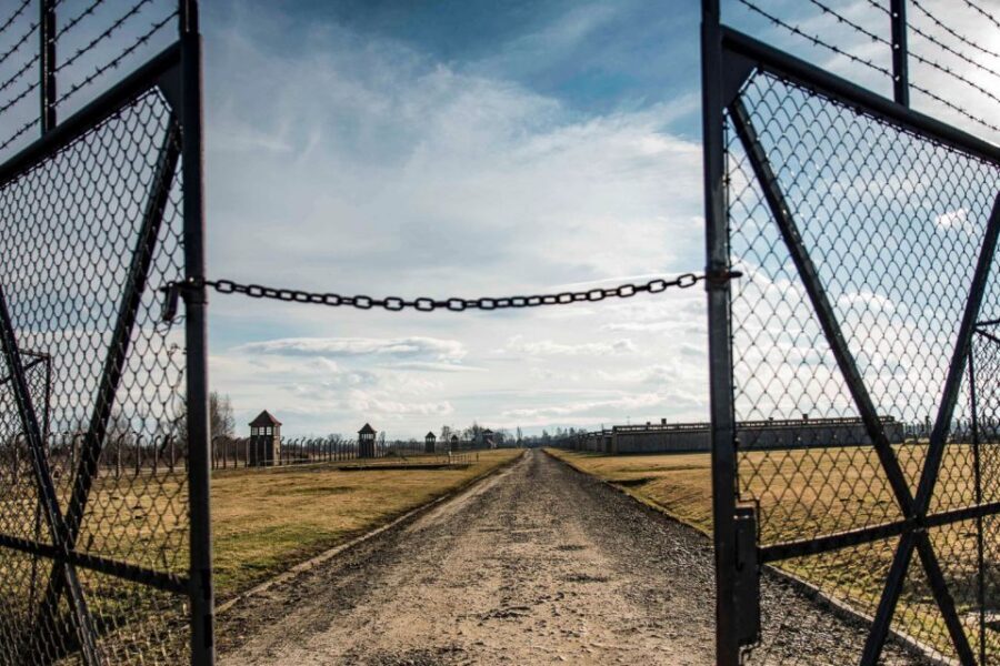 Auschwitz-Birkenau: Museum Entry Ticket with Guided Tour - Where You Start at the Auschwitz-Birkenau Visitor Center