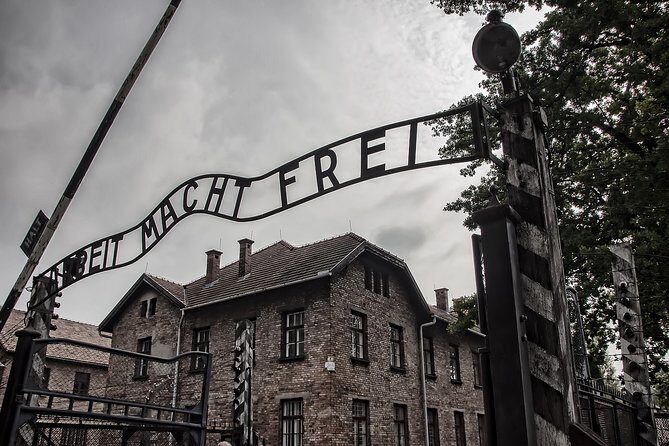 Auschwitz-Birkenau Private Tour from Krakow - Hotel Pickup in Krakow: The Real Logistics That Save Your Day