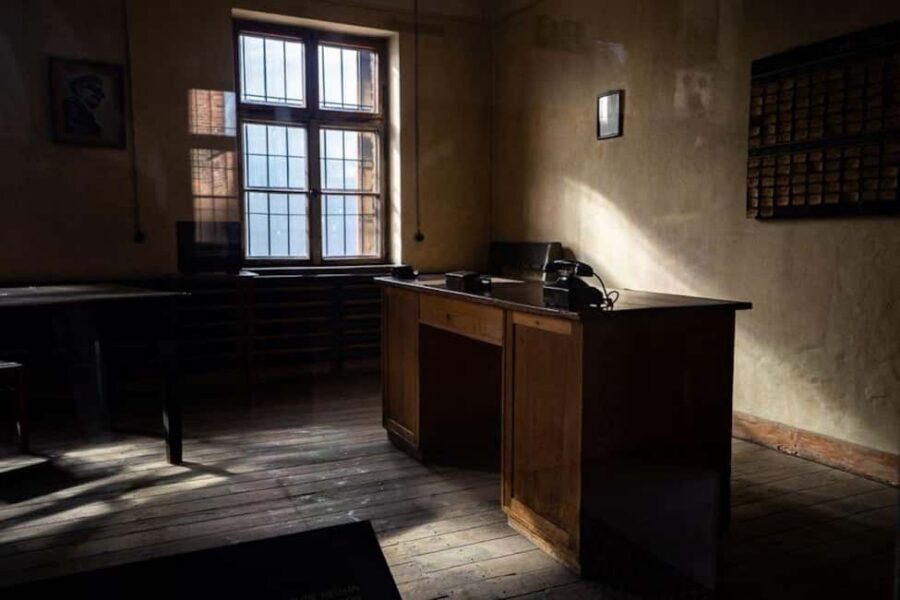 Auschwitz-Birkenau: Skip-the-Line Entry and Guided Tour - Local host first, then follow an authorized official guide