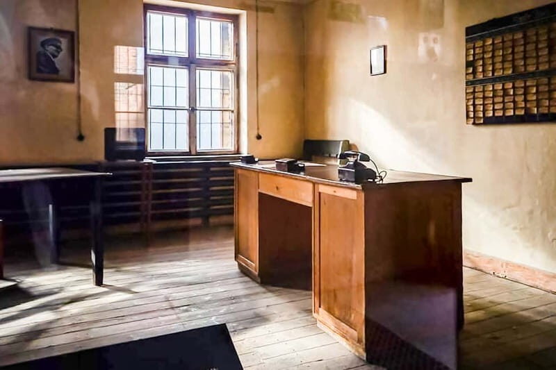 Auschwitz-Birkenau Skip-the-Line Guided Tour - Guide style, headsets, and what you’ll hear on the mic
