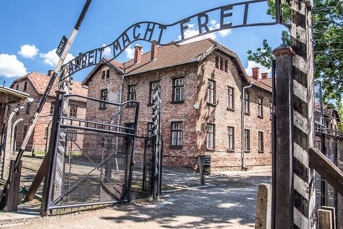 Auschwitz-Birkenau Tour Guide and Jewish museum and synagogue - Auschwitz-Birkenau: Why Guided Meaning Beats Self-Guided Walking