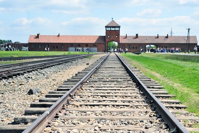 Auschwitz-Birkenau Tour Guide and Jewish museum and synagogue - Timing and Ticket Stress: How This Tour Helps You Actually Get In