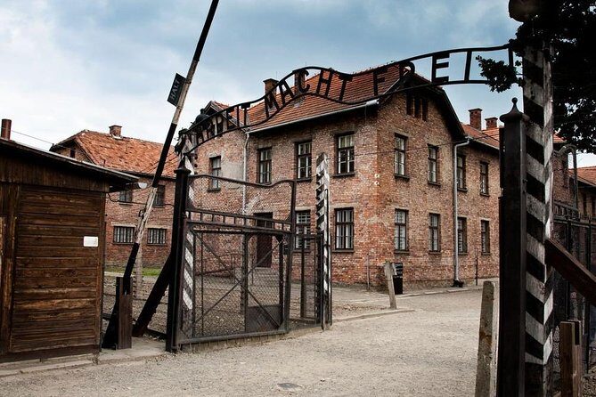 Auschwitz-Birkenau & Wieliczka in one day (Guided tour) - Key things I’d circle on your map