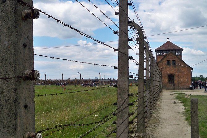 Auschwitz-Birkenau & Wieliczka in one day (Guided tour) - Transportation and group size: how this stays organized on a long day
