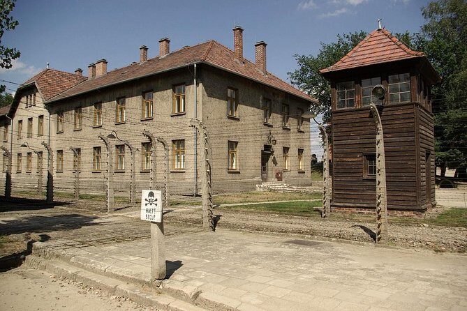 Auschwitz Small Group Tour from Warsaw with Lunch - A 14-hour day that actually feels organized