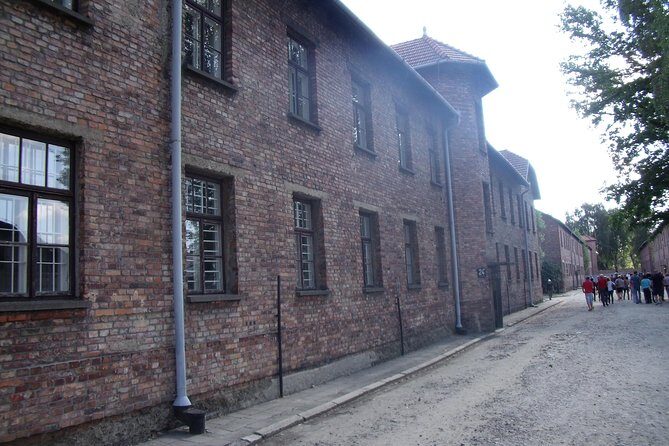 Auschwitz Tours Memorial and Museum Guided Tour from Krakow - Stop 2 in Brzezinka: a second guided segment without losing the thread