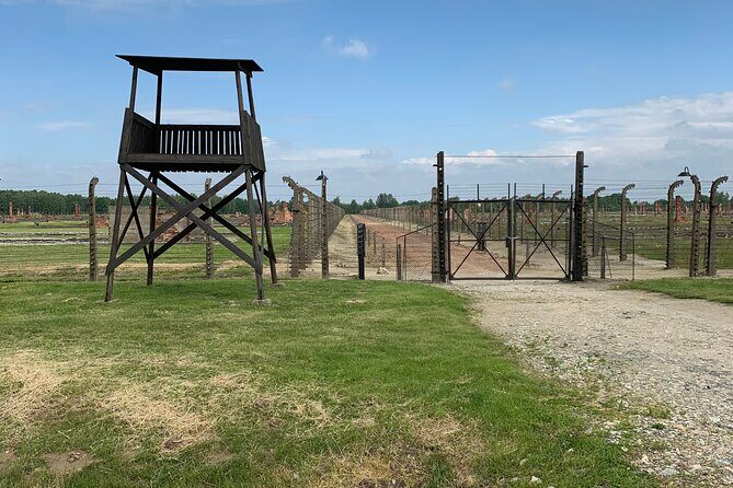 Auschwitz Trip From Krakow - English Speaking Guided Tour - Auschwitz-Birkenau: why the second camp hits differently