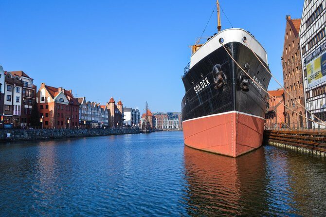 Best of Gdańsk, Gdynia and Sopot in 1-Day Private Car Tour - Sopot’s Kuracyjny Square and Krzywy Domek (Crooked House)
