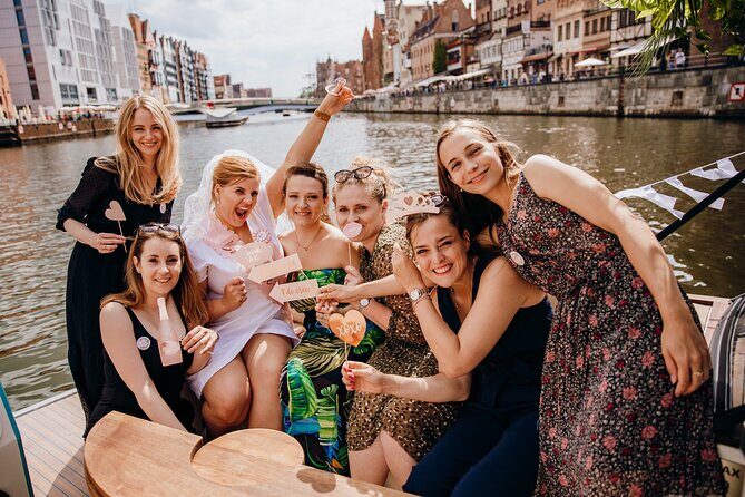 Boat Tour in Gdańsk – Explore the Historic Motława River - Music, Drinks, and Snacks: Making the Cruise Feel Like Yours
