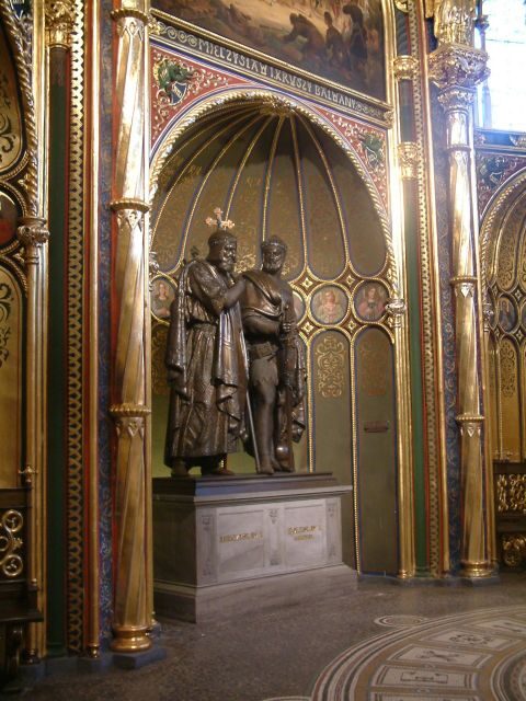 Cathedral & Old Town - Golden Chapel: the burial site that anchors the monarchy story