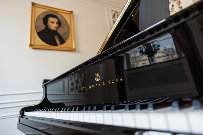 Chopin Concerts everyday at the Fryderyk Concert Hall - Inside the salon: sound, seats, and the jacket rule