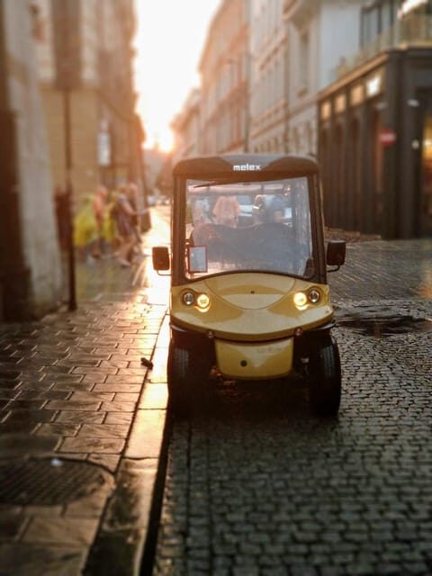 Cracow: Jewish Quarter and Ghetto Sightseeing Golf Cart Tour - Kazimierz: how an old district tells a shared story