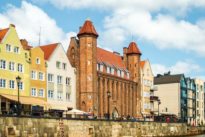 Cruises on the Motlawa River - Granary Island and the preserved Long Way granary wall