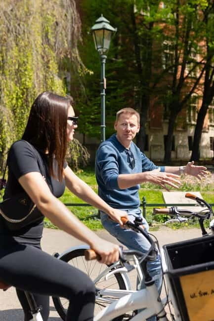 Discover Krakow’s Old Town on a Guided Bike Tour - Meeting inside Wiślna 4 and getting set up before you ride