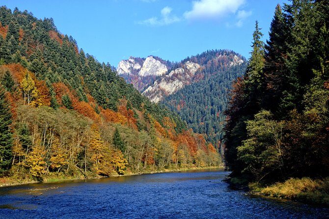DUNAJEC River Gorge traditional rafting, PRIVATE TOUR from Krakow - Pieniny National Park and Szczawnica: a lunch stop that keeps the day human