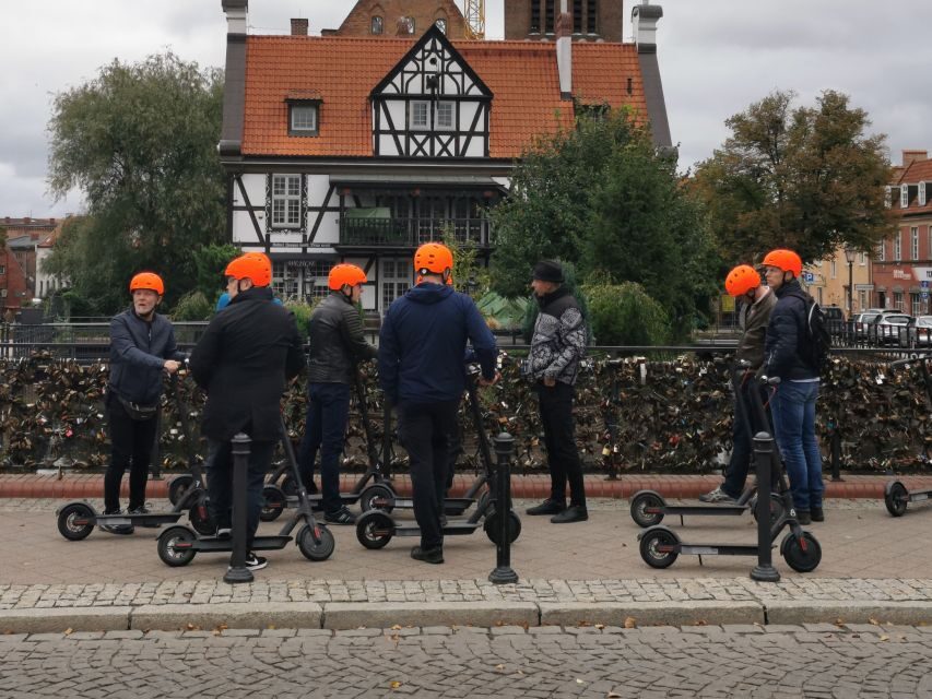 Electric Scooter Tour: Full Tour (Old Town + Ostrów Tumski) - Słodowa Island and Oder River views: the gliding effect