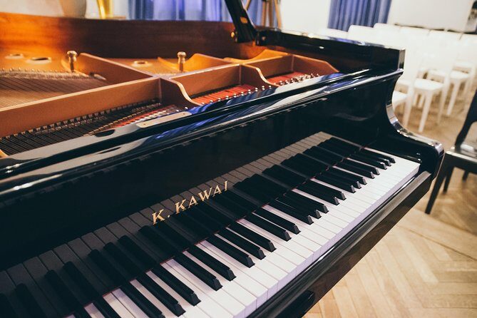 Everyday Chopin Concert at 7 PM with candlelight by the Castle - Inside the room: why the setup is intimate (and what to watch for)