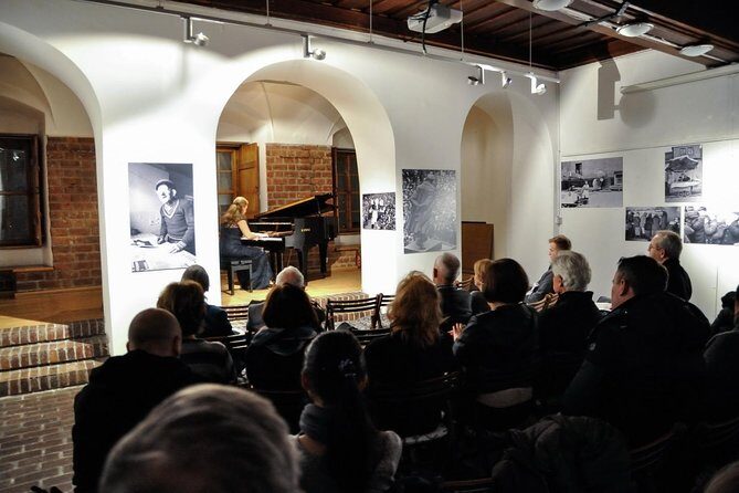 Everyday concerts of Chopin's music at the Old Town in Warsaw - The honey wine intermission: a Polish flavor break