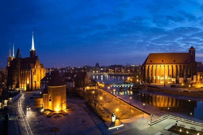 Famous Islands of Wroclaw - Cathedral Island and Sand Island Private Tour - Meeting by Wrocław Cathedral and setting the story