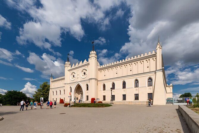 Fascinating Highlights of Lublin - Private Walking Tour - Brama Krakowska: the 14th-century Krakowska Gate and the city wall story
