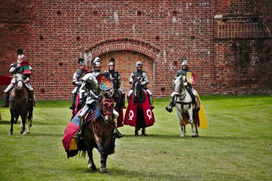 From Gdansk: Malbork Castle Half-Day Private Tour - How the guided visit explains life in a Teutonic Order fortress