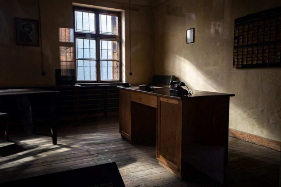 From Krakow: Auschwitz-Birkenau Full-Day Tour - The guides matter: what makes this experience feel strong