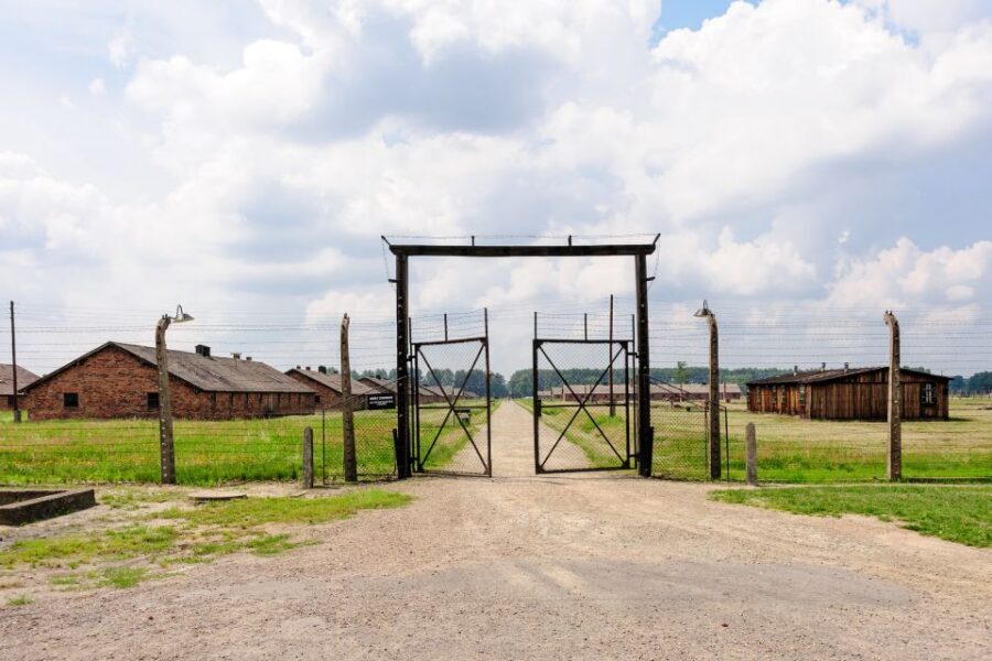 From Krakow: Auschwitz-Birkenau Guided Tour & Hotel Pickup - The short break: 10 minutes to reset your brain