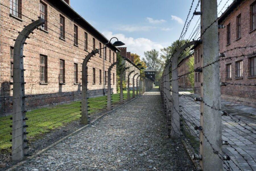 From Krakow: Auschwitz-Birkenau Tour - The drive and meeting point: how to stay punctual without stress