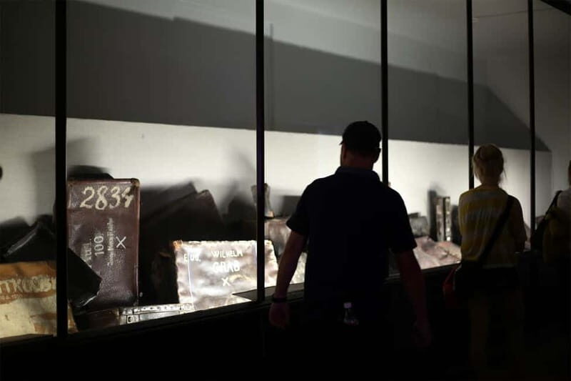 From Krakow: Auschwitz Museum and Wieliczka Salt Mine Tour - Key things that make this day trip work