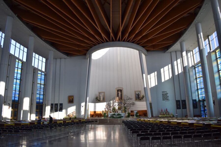 From Krakow: Częstochowa, Black Madonna and Lagiewniki Tour - Two pilgrimage giants in one Kraków day trip