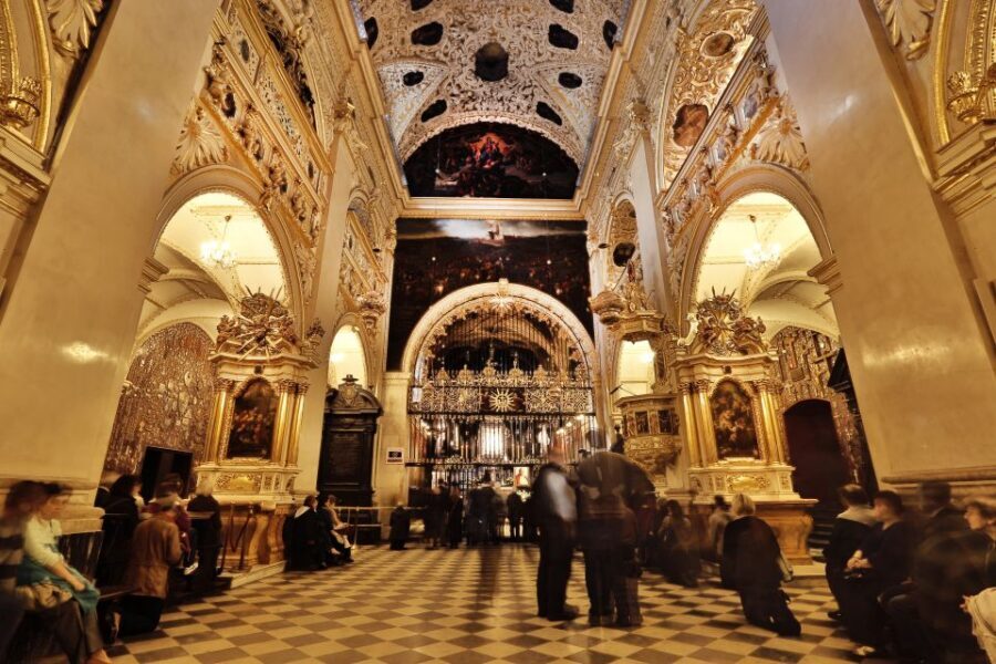 From Krakow: Częstochowa "Black Madonna" Day Tour - Pauline Monastery: the heart of the experience