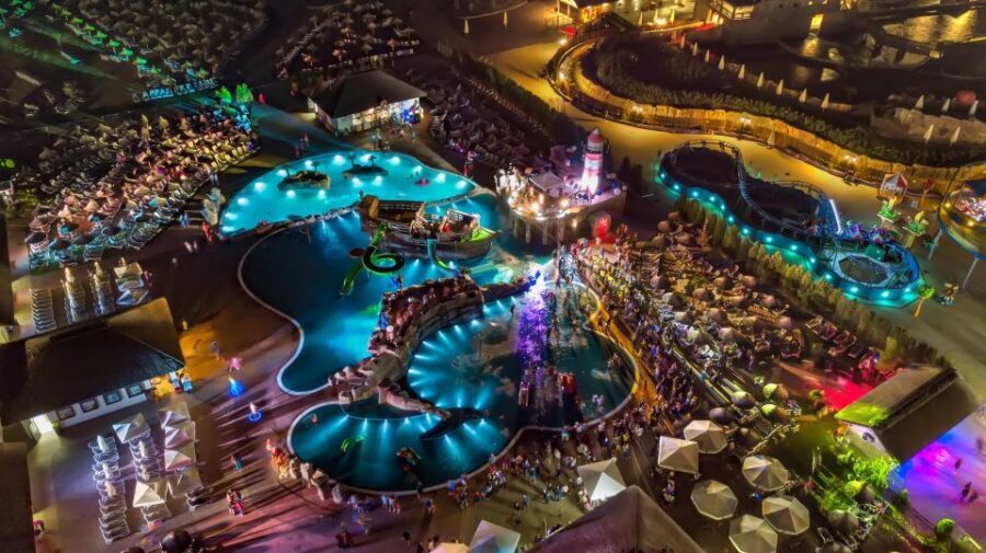 From Krakow: Energylandia Amusement Park Ticket & Transport - Food and budget planning inside Energylandia