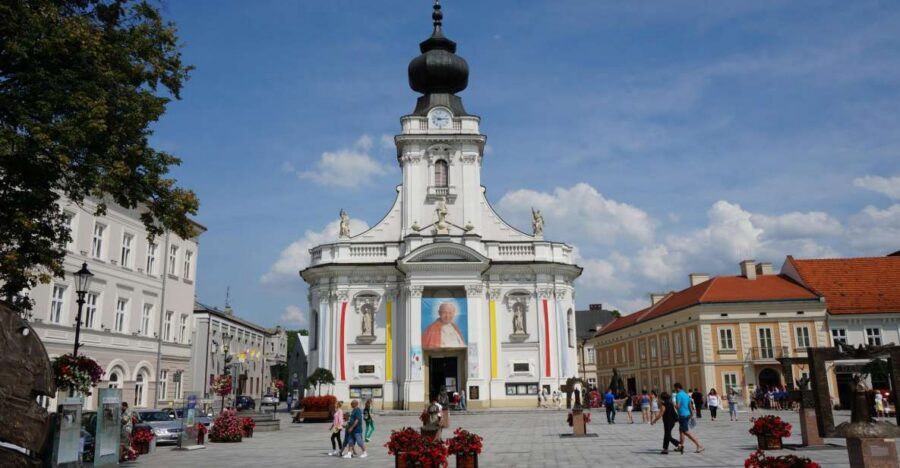 From Krakow: Full-Day Wadowice & Czestochowa Tour - Częstochowa arrival and Jasna Góra: the monastery complex, guided by monks