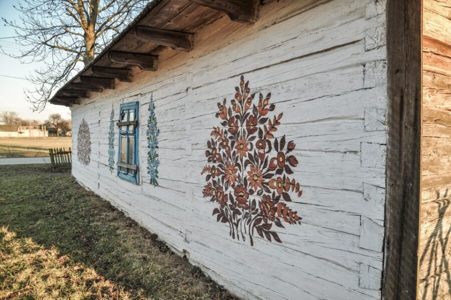 From Krakow: Guided Tour of Zalipie - Why Zalipie looks like a “folk art village” (and where the color comes from)