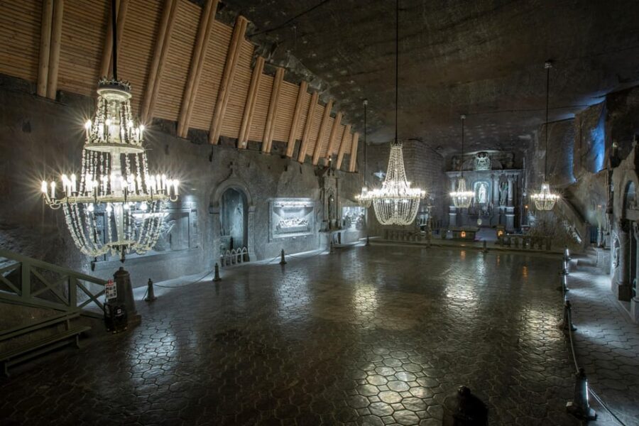 From Krakow: Salt Mine Guided Tour with hotel pick up - What the temperature and microclimate mean for your comfort