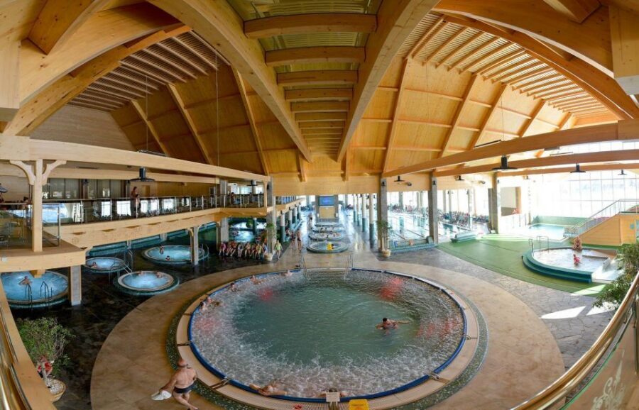 From Krakow: Slovakia Treetop Walk, Zakopane & Thermal Spa - Zakopane: Krupówki energy and how to use your 2 hours